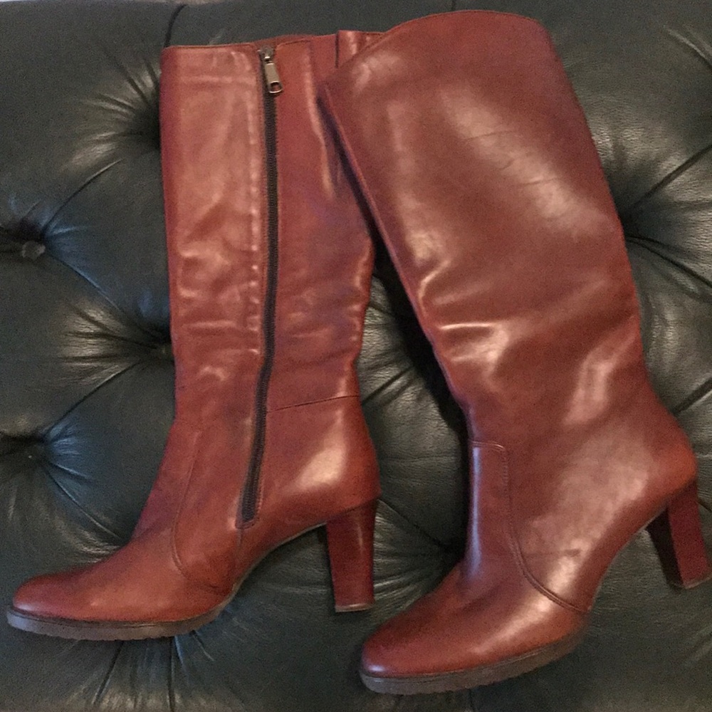 Naturalizer tall boots. Like new condition. 8M